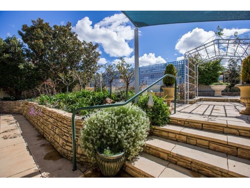 28 The Retreat, Tamworth NSW 2340