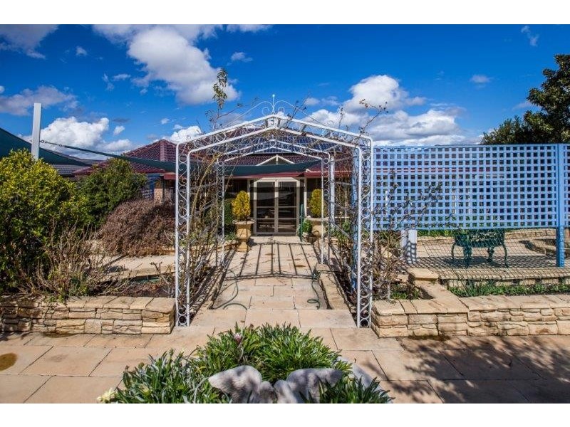 28 The Retreat, Tamworth NSW 2340