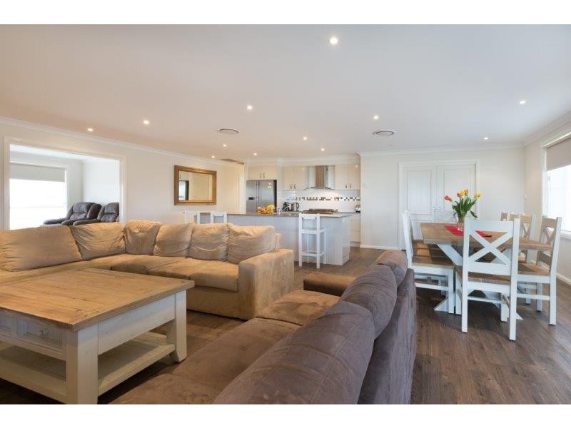 6 Edna Close, Tamworth NSW 2340