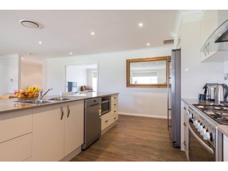 6 Edna Close, Tamworth NSW 2340