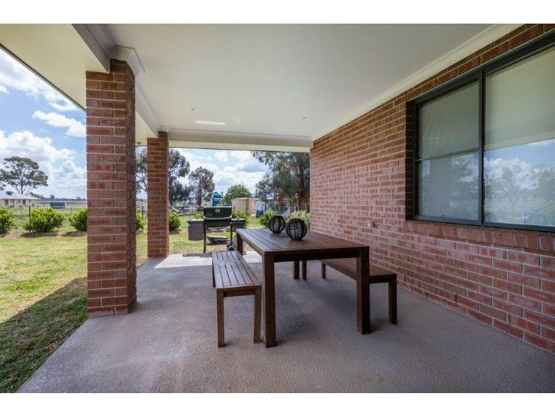 6 Edna Close, Tamworth NSW 2340