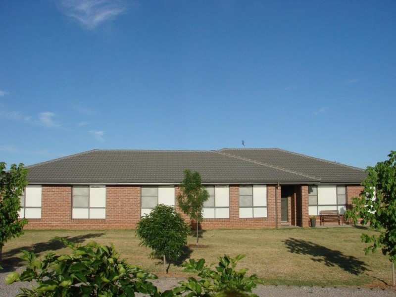 6 Edna Close, Tamworth NSW 2340