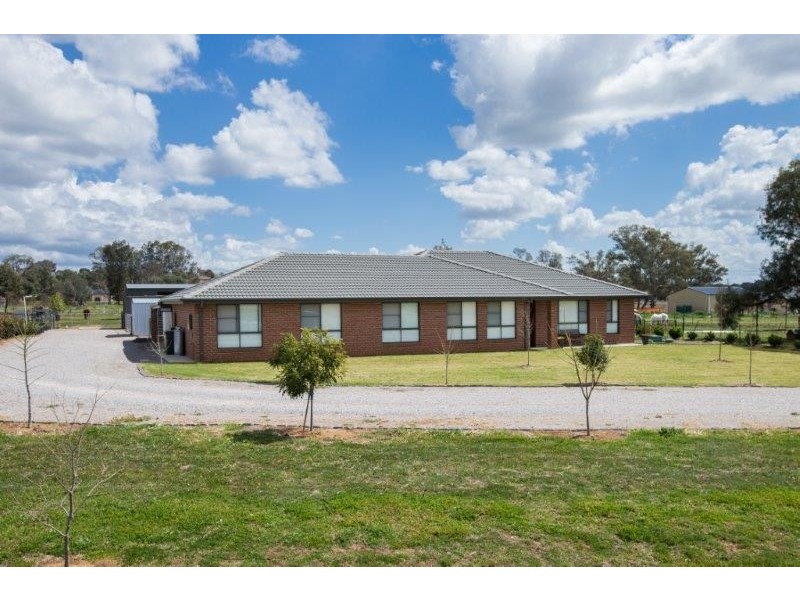 6 Edna Close, Tamworth NSW 2340