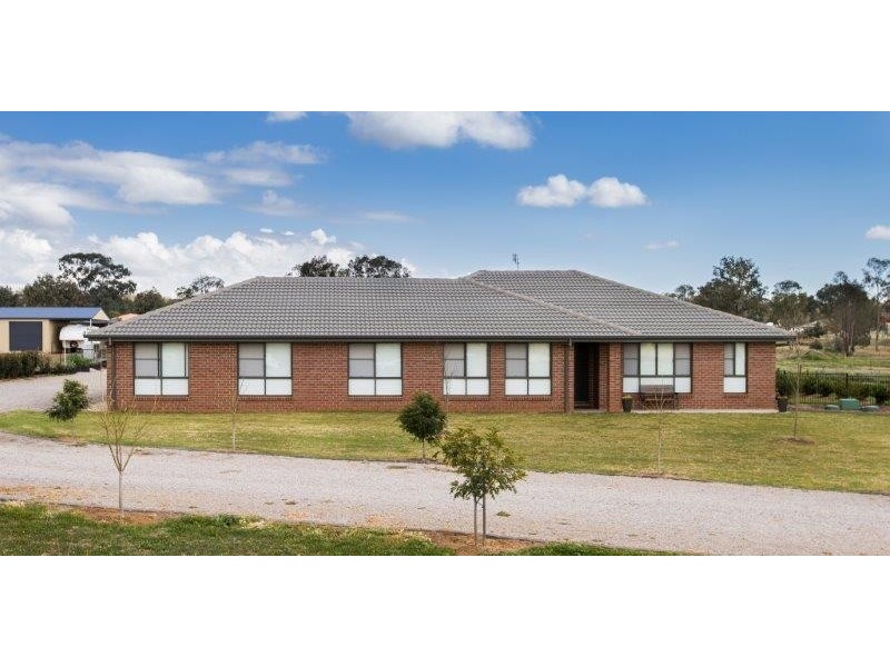 6 Edna Close, Tamworth NSW 2340