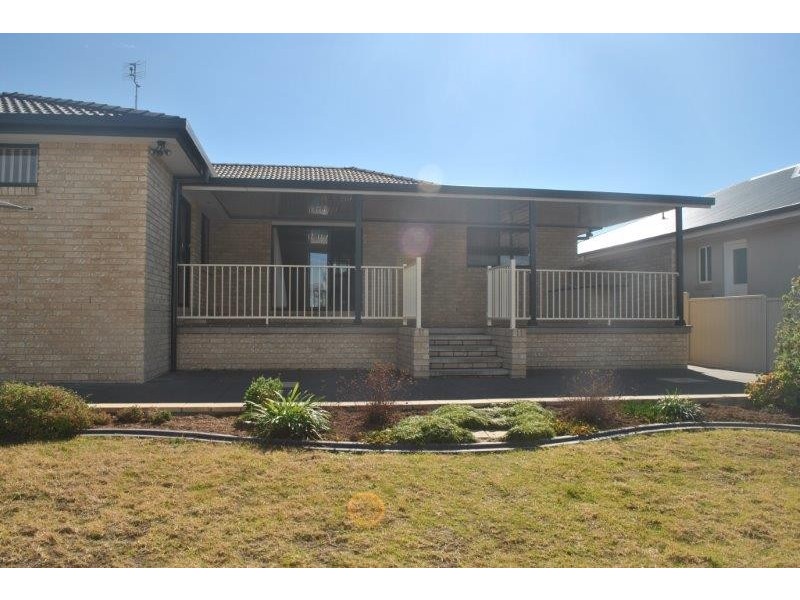 8 Kalinda Place, Tamworth NSW 2340
