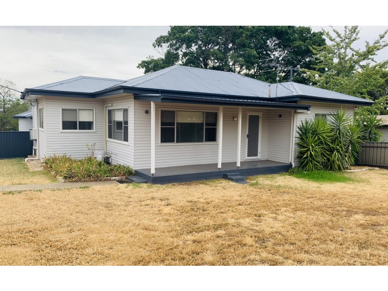 33 Manilla Road, Tamworth NSW 2340