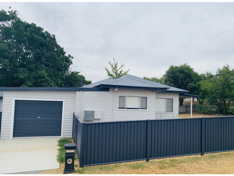 33 Manilla Road, Tamworth NSW 2340