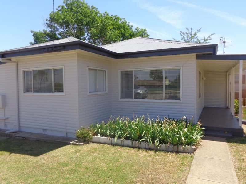 33 Manilla Road, Tamworth NSW 2340