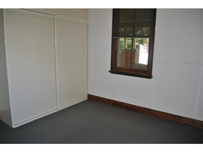 24 White Street, Tamworth NSW 2340