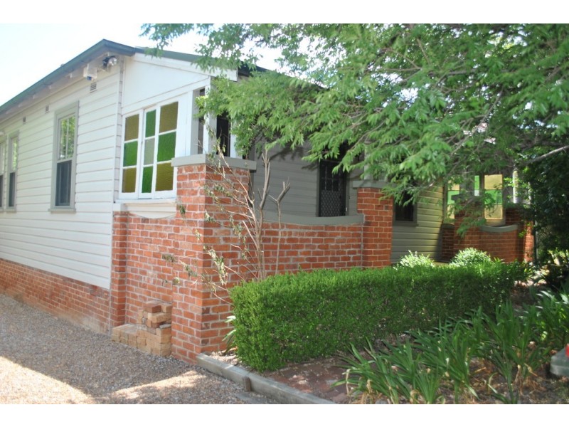 24 White Street, Tamworth NSW 2340