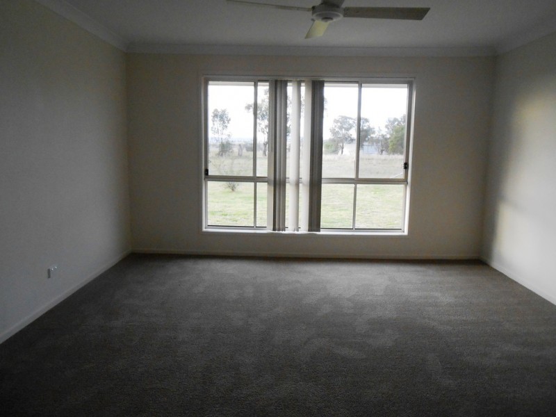 9 Jenners Lane, Tamworth NSW 2340