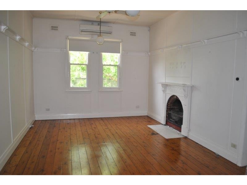 24 White Street, Tamworth NSW 2340