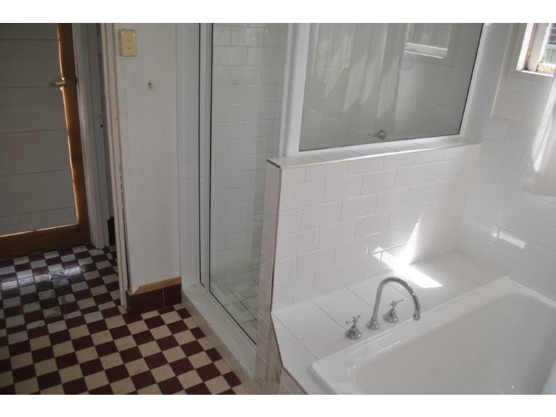 24 White Street, Tamworth NSW 2340