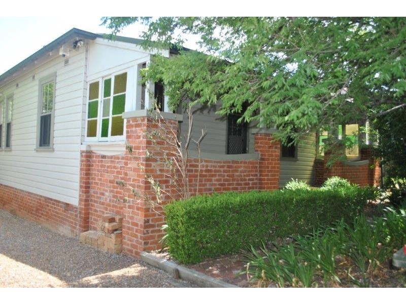 24 White Street, Tamworth NSW 2340