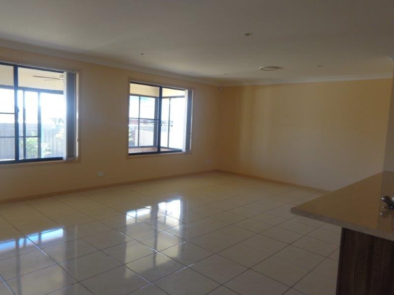 5 Falcon Drive, Tamworth NSW 2340