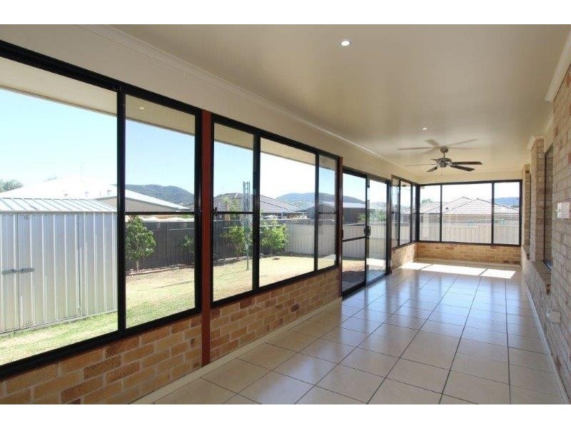 5 Falcon Drive, Tamworth NSW 2340