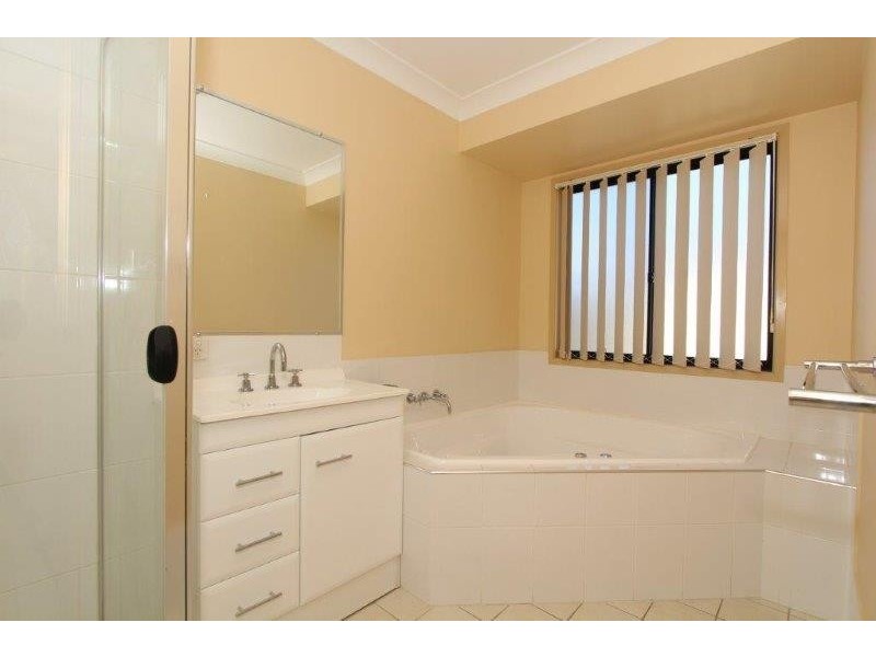 5 Falcon Drive, Tamworth NSW 2340