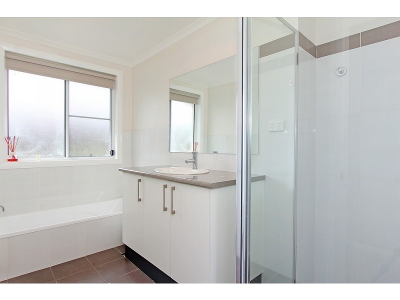 18A and 18B Fishermans Place, Tamworth NSW 2340