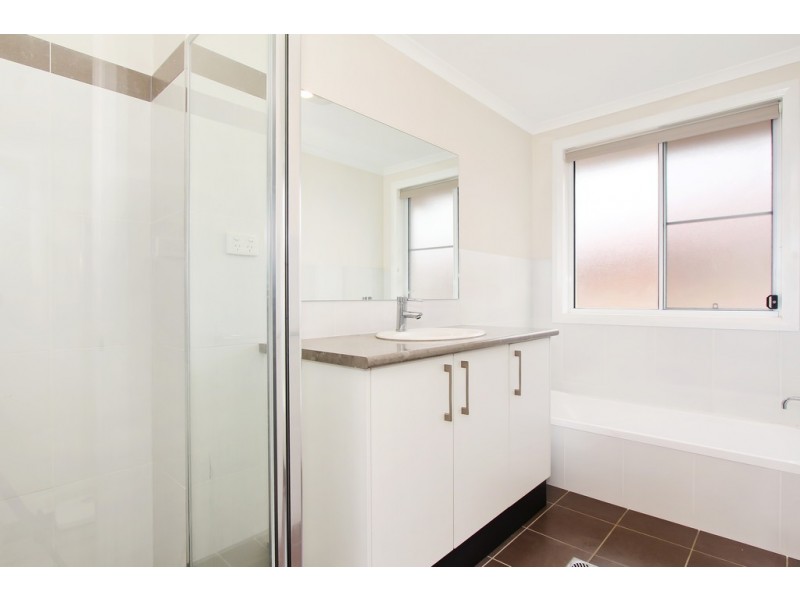 18A and 18B Fishermans Place, Tamworth NSW 2340