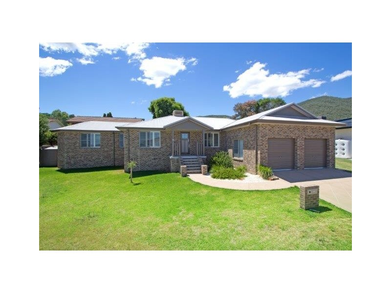 10 Emerald Avenue, Tamworth NSW 2340