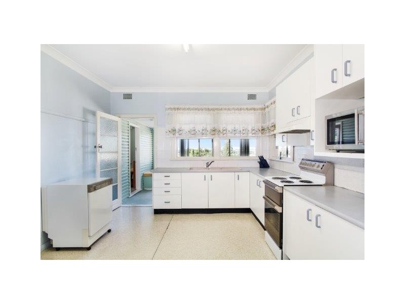 211 Carthage Street, Tamworth NSW 2340