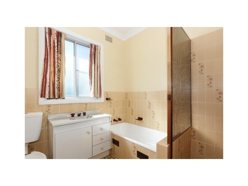 211 Carthage Street, Tamworth NSW 2340