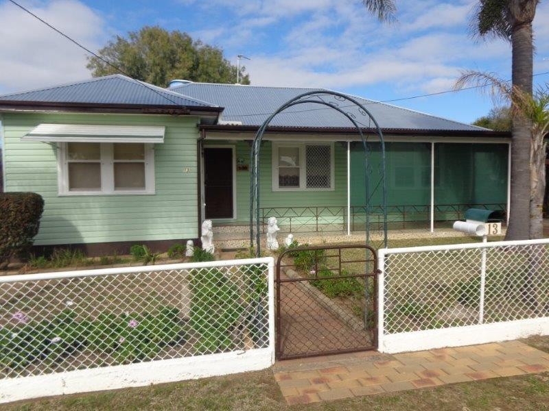 13 Cobley Avenue, Tamworth NSW 2340