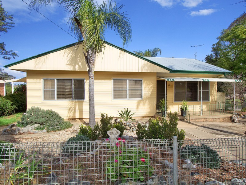 13 Johnston Street, Tamworth NSW 2340