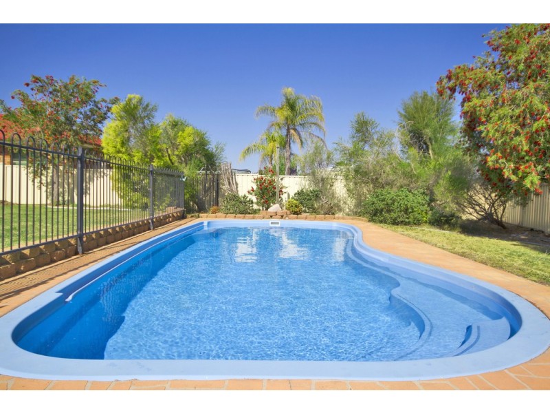 25 The Retreat, Tamworth NSW 2340