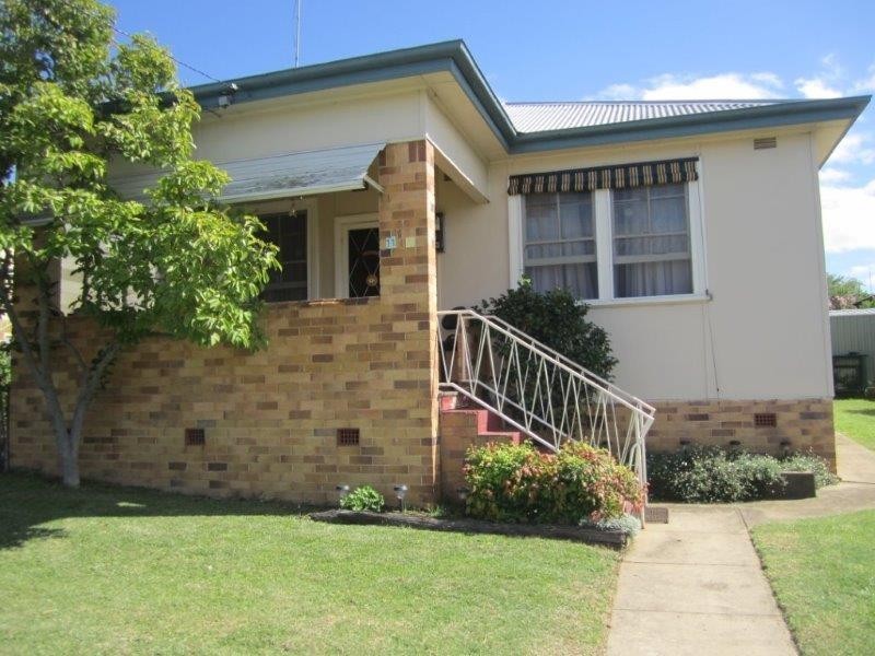 11 Kent Street, Tamworth NSW 2340
