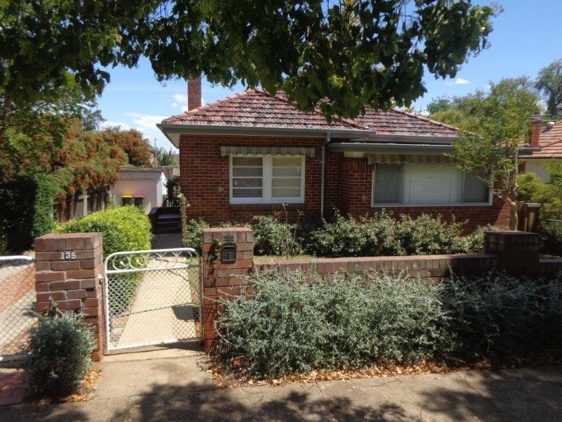 135 Carthage Street, Tamworth NSW 2340
