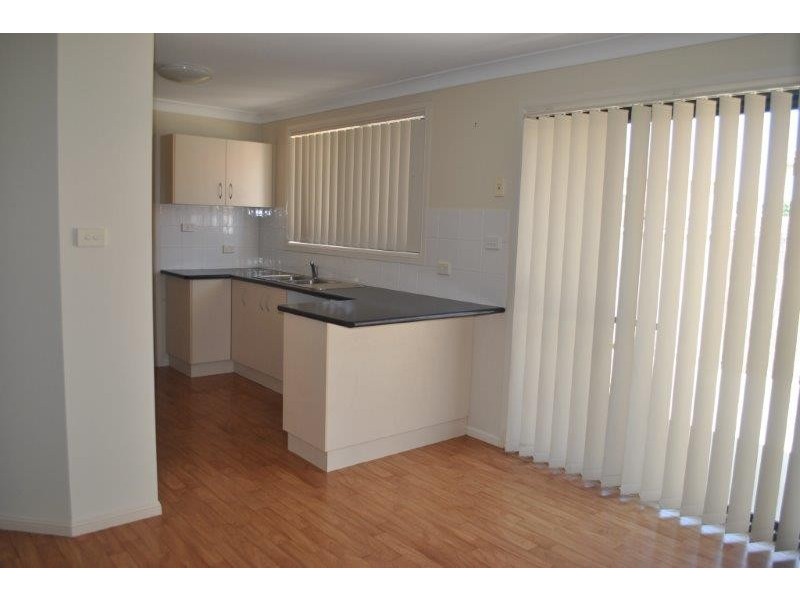 2 Burdekin Place, Tamworth NSW 2340