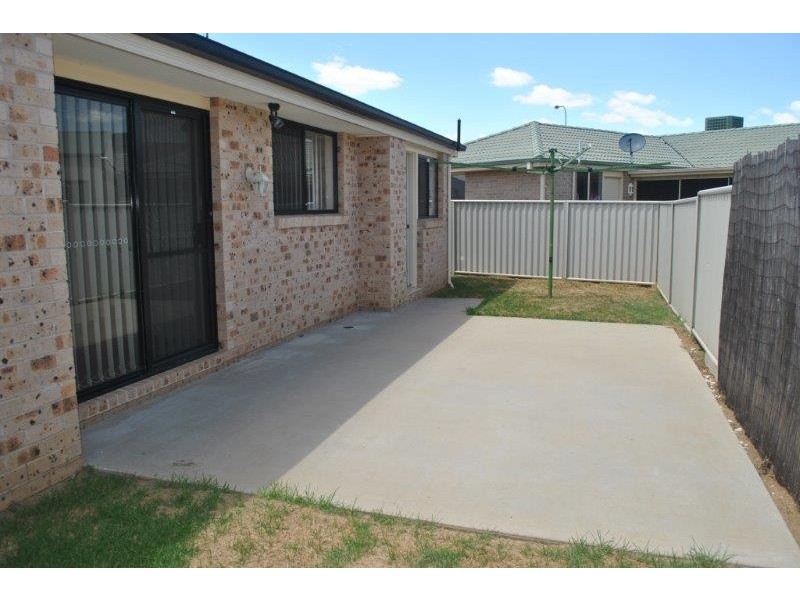2 Burdekin Place, Tamworth NSW 2340