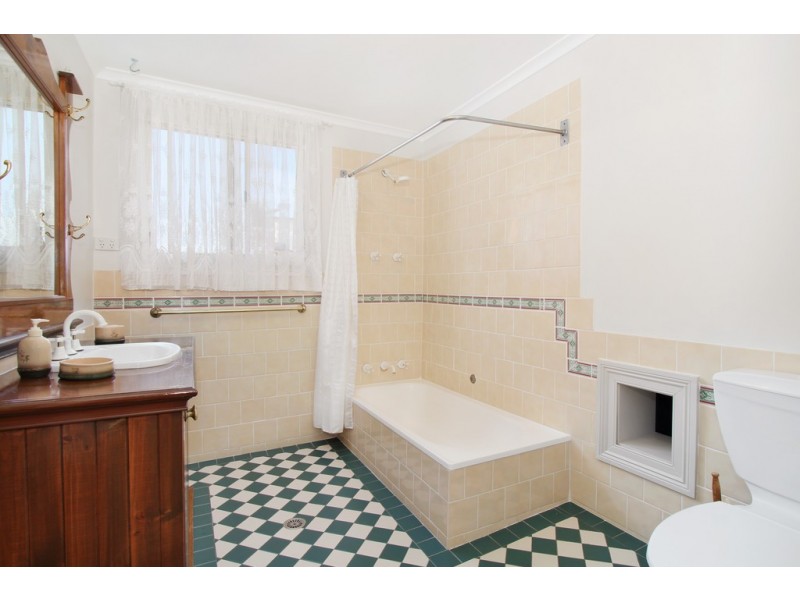 15 Carthage Street, Tamworth NSW 2340