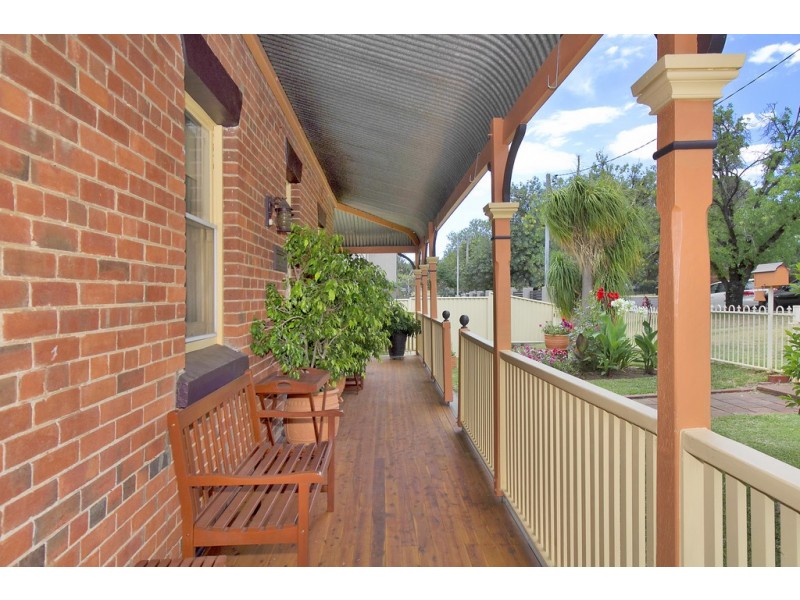 15 Carthage Street, Tamworth NSW 2340