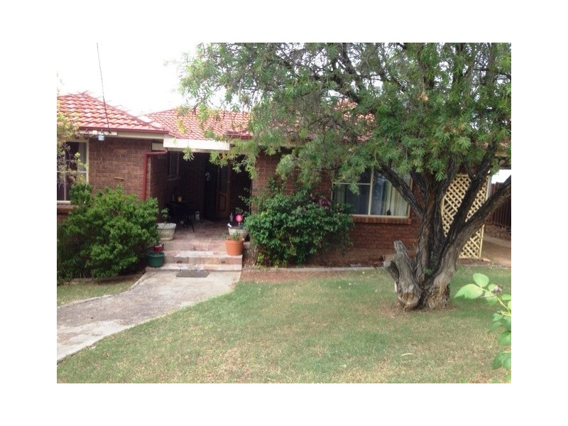 4 Westow Crescent, Tamworth NSW 2340