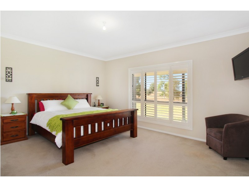 16 Kingfisher Drive, Moore Creek NSW 2340