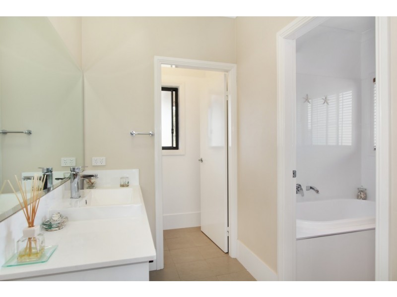 16 Kingfisher Drive, Moore Creek NSW 2340