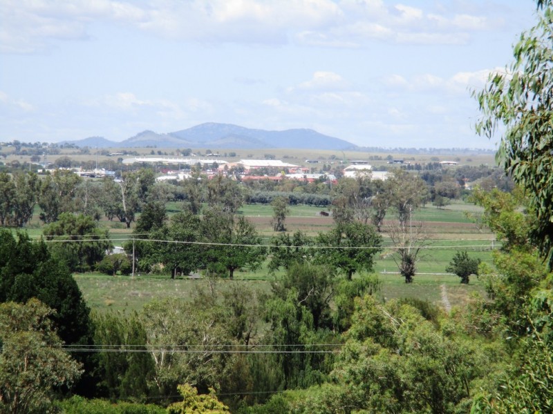 60 Valley Drive, Tamworth NSW 2340