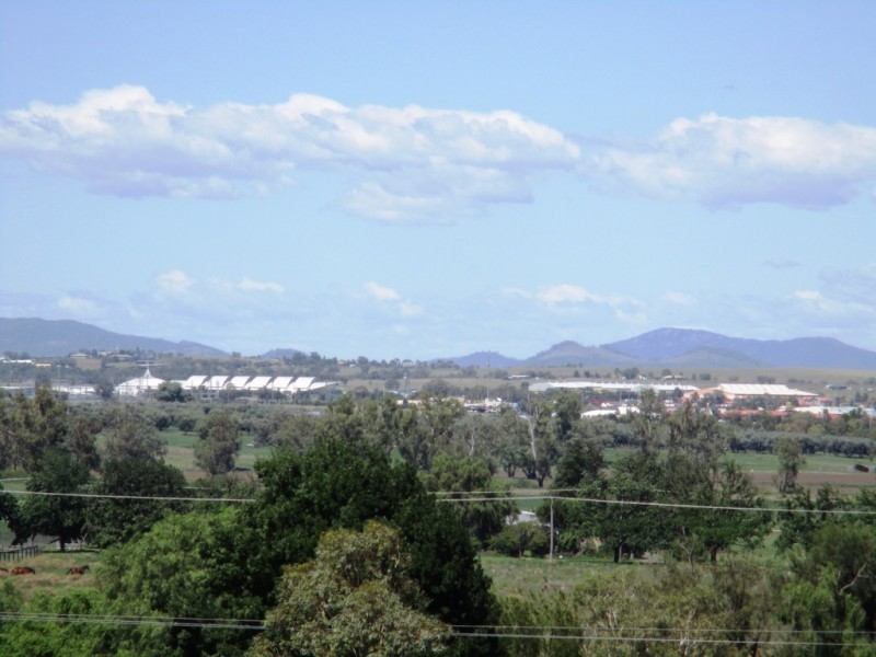 60 Valley Drive, Tamworth NSW 2340