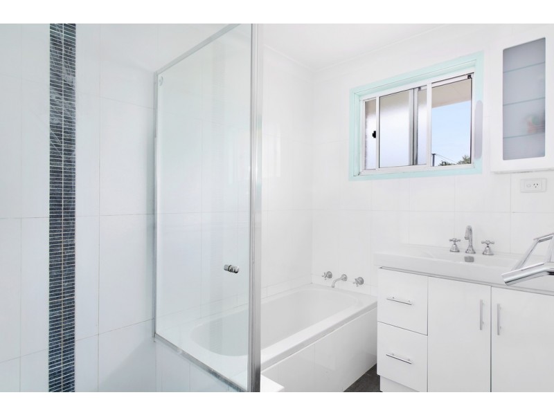 12 Grant Street, Kootingal NSW 2352