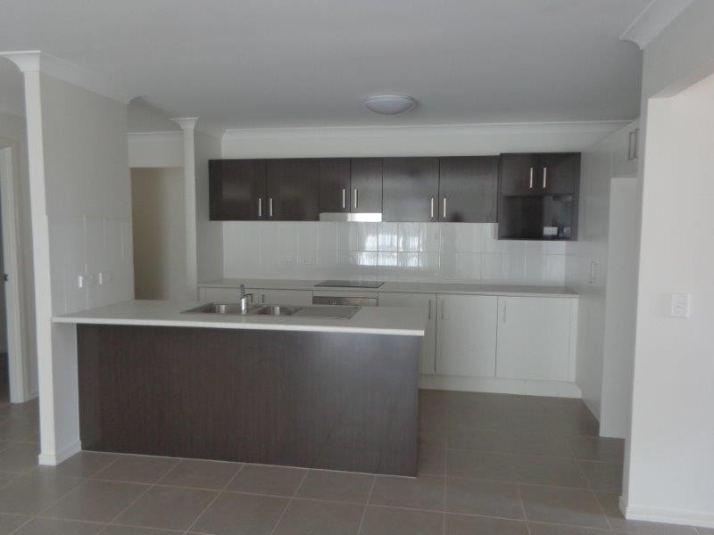 8 Regal Park Drive, Tamworth NSW 2340