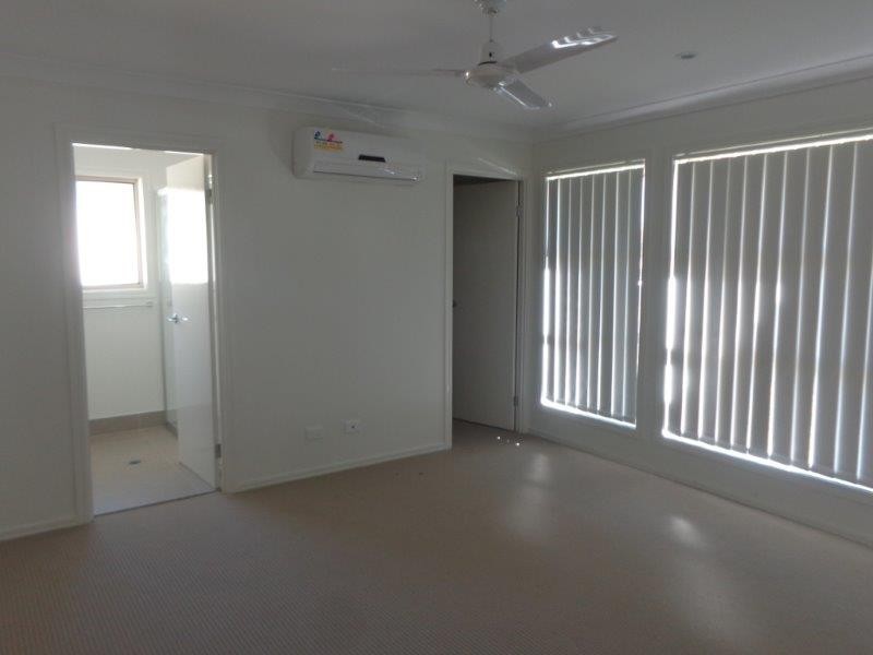 8 Regal Park Drive, Tamworth NSW 2340