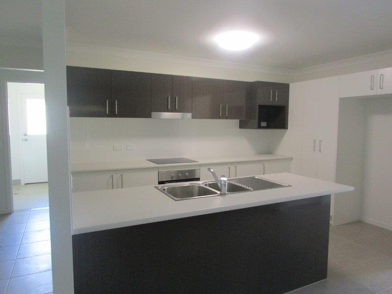 8 Regal Park Drive, Tamworth NSW 2340