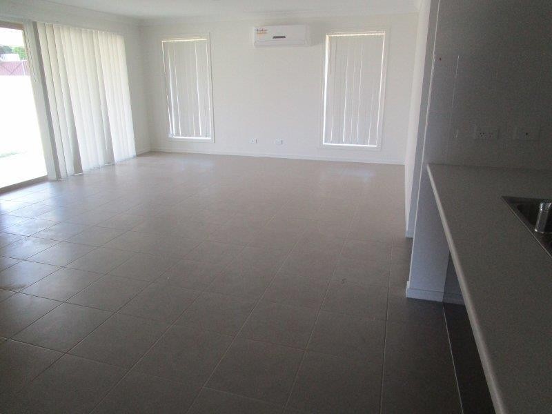 8 Regal Park Drive, Tamworth NSW 2340