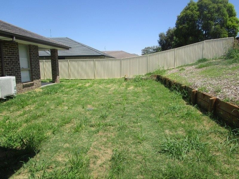 8 Regal Park Drive, Tamworth NSW 2340