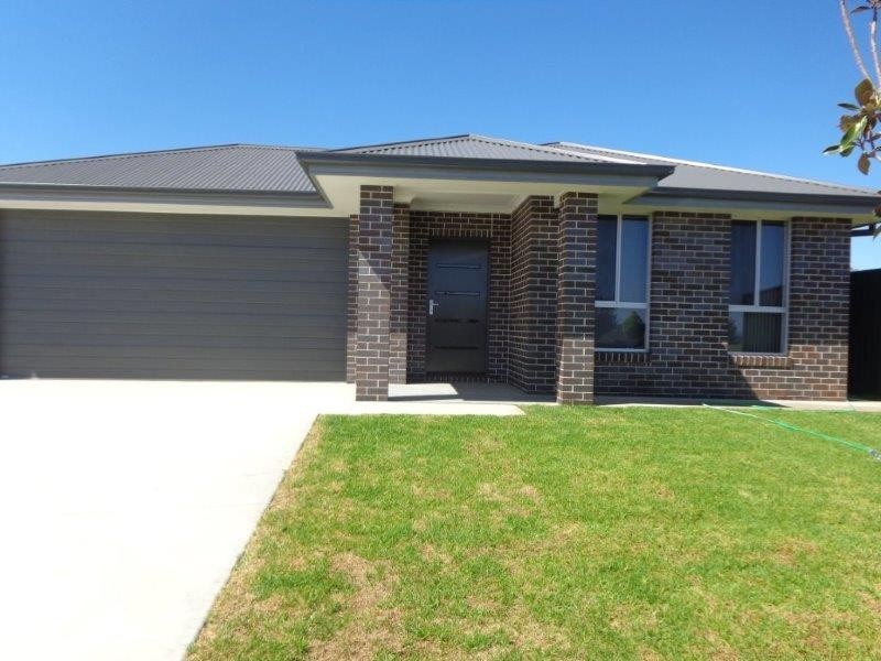 1 Grand Meadow Drive, Tamworth NSW 2340