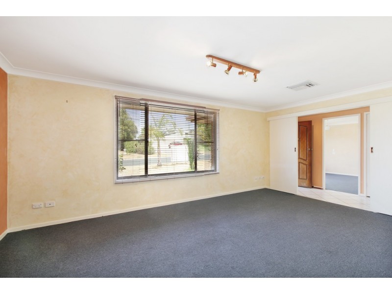 14 Osprey Way, Tamworth NSW 2340