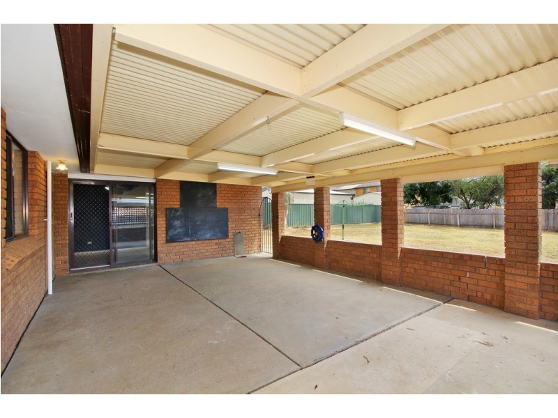 14 Osprey Way, Tamworth NSW 2340