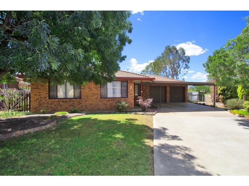 7 Nowland Crescent, Westdale NSW 2340